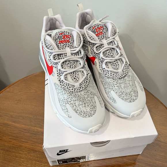 NWT Nike Air Max React 270, Size 9 - Picture 3 of 8